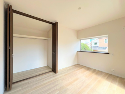 【洋室】 | ◆上山３丁目中古戸建◆ | ◆大容量のウォークインクローゼットがあれば、室内にタンスなどを置かなくて済み、室内がスッキリします！