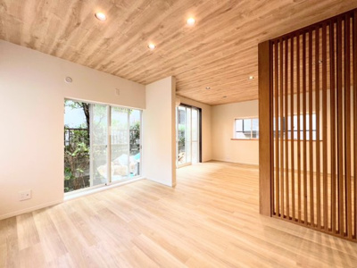 【居間・リビング】 | ◆上山３丁目中古戸建◆ | ◆リビングは一日中太陽の光が射し込みます。家族が集まる空間は、自然と笑顔が溢れます！