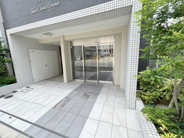 ファーストフィオーレ新大阪グランデのエントランス