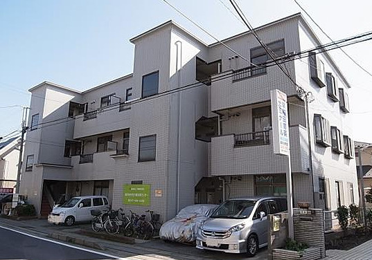 マンションカオルの外観