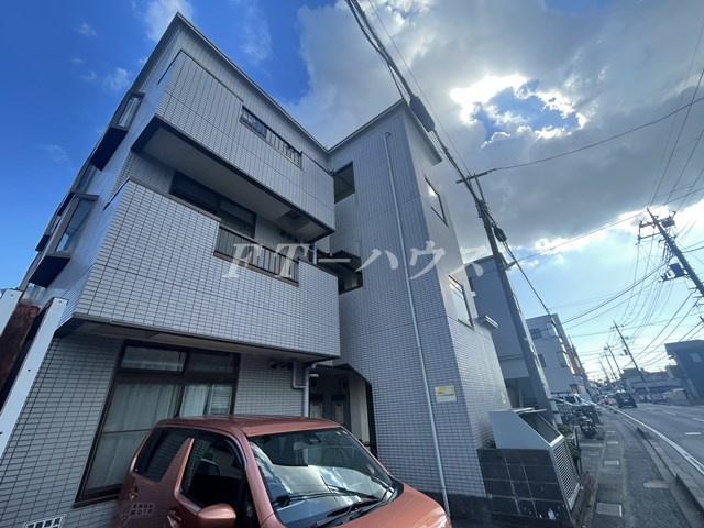 マンションカオルの外観