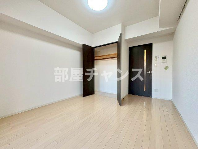 レジディア鶴舞の寝室|落ち着いた色調の寝室です