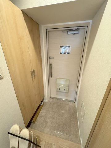 日商岩井西新井マンションの玄関