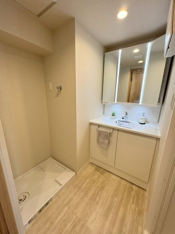 日商岩井西新井マンションの独立洗面台|洗面室・ランドリースペース