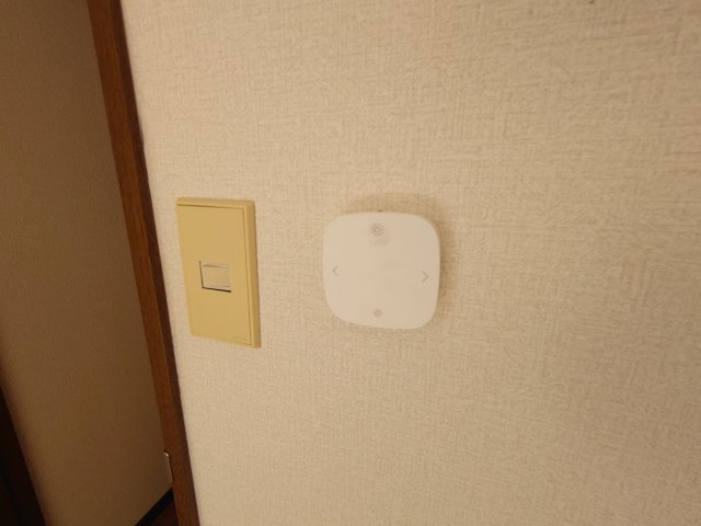 【設備】 | メゾンスガ | 照明のコントローラー。IKEA製品