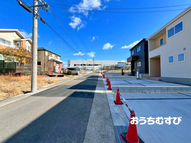 守山区笹ヶ根3丁目 (全3棟)の前面道路含む現地写真
