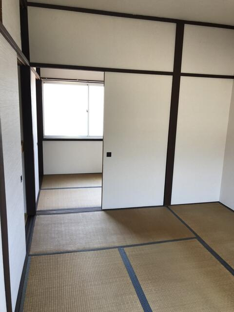 ２階は６帖３帖の２間続き。