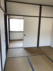 ２階は６帖３帖の２間続き。