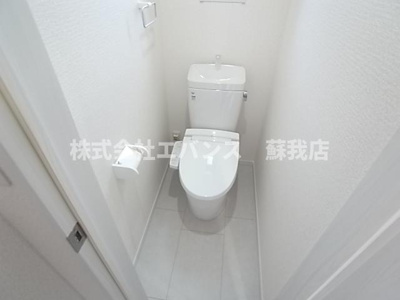 【トイレ】 | ナリトモ仁戸名Ｄ | シンプルで使いやすいトイレです