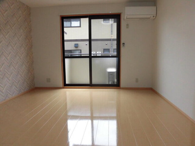 【その他】 | コーポラス羽屋A | 107　洋室（窓方向）