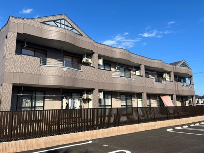 【外観】 | ロイヤルガーデン | 外観写真（昼）