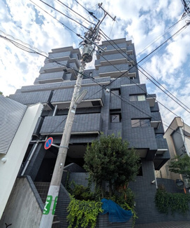深沢に建つ高級賃貸マンション