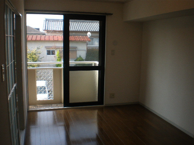 アドゥニスハイツＢの居間・リビング