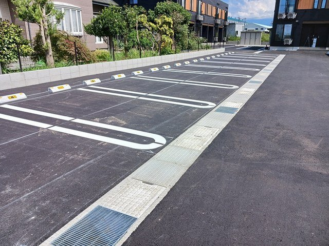 ラパン　ソワールⅠの駐車場|車をお持ちの方に嬉しい駐車場付きの物件です