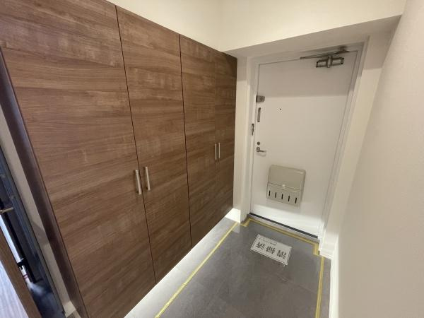 ローズハイツ武蔵小杉の玄関|収納力たっぷりのシューズボックスもあり、玄関もスッキリ整理出来ます♪