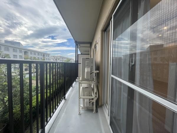 ローズハイツ武蔵小杉のバルコニー|日当たりのよいバルコニー