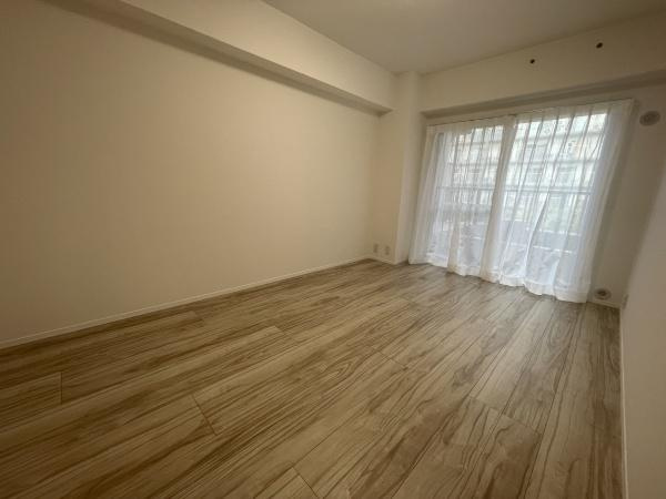 【洋室】 | ローズハイツ武蔵小杉 | 白とナチュラルの落ち着いたカラーセレクトです
