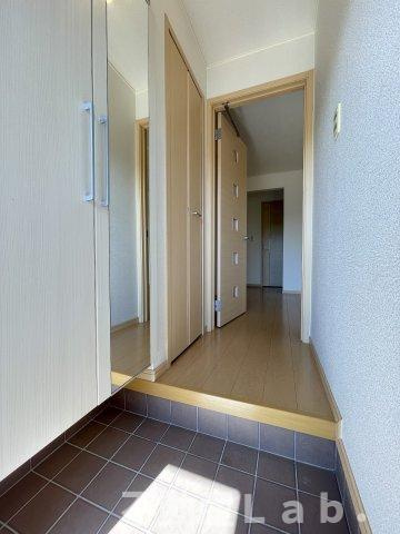 レジデンスさくらⅡの玄関|※同型タイプ(棟違いのお部屋)のお写真です。