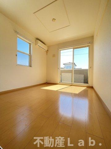 レジデンスさくらⅡの居間・リビング|※同型タイプ(棟違いのお部屋)のお写真です。