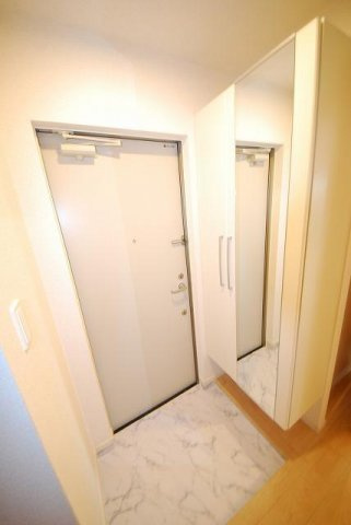 シャンゼリゼの玄関