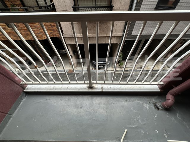 USハウスのバルコニー|外からの目が気にならないバルコニーで洗濯物が干せます