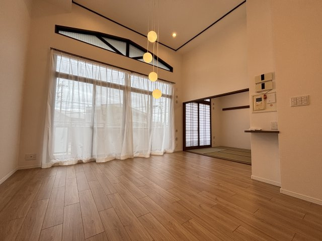 ライオンズヴィアーレ鹿山A棟の居間・リビング