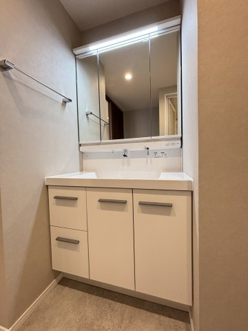 ライオンズヴィアーレ鹿山A棟の独立洗面台