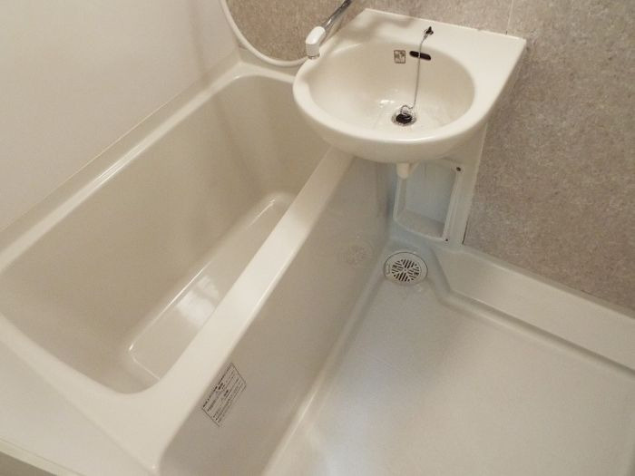 ロイヤル博多駅東の浴室