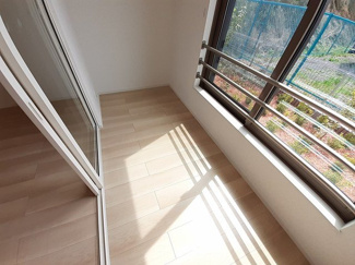 【バルコニー】 | プルーム・ヴィレⅢ | 暖かな日差しのふりそそぐバルコニー