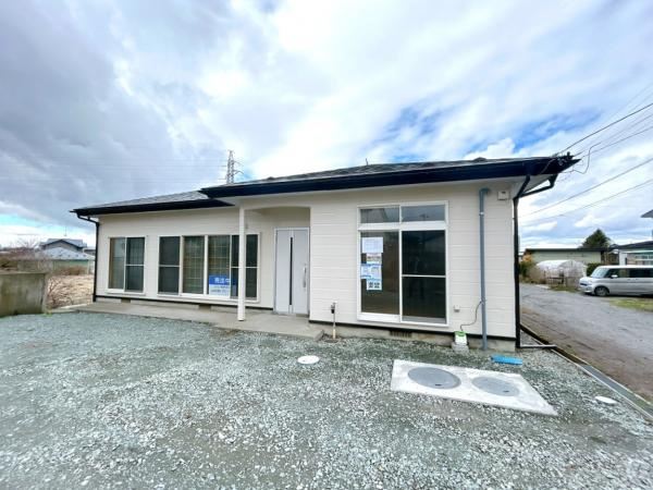 五戸町字中道十文字の外観|【リフォーム済】価格には消費税、リフォーム費用を含みます。リフォーム中でもご案内可能。内覧希望の方はお電話ください。