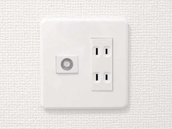 五戸町字中道十文字のその他|【リフォーム済】全居室にコンセントとTVジャックを設置します。