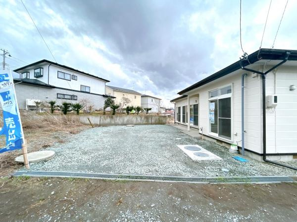 五戸町字中道十文字の駐車場|【リフォーム済】駐車場は既存物置解体して3台停められるよう拡張しました。