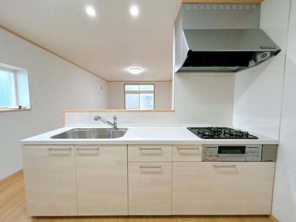 五戸町字中道十文字のキッチン|【リフォーム済】新品交換したキッチンは幅約255cmと広々しています。