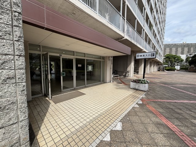 オートロック付きのエントランスです