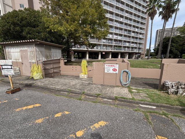 敷地内ゴミ置き場です