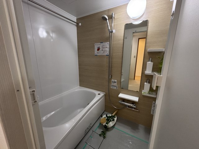 浴室乾燥機・追い炊き付きの浴室です。