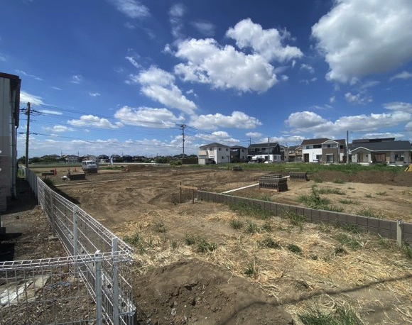 【前面道路含む現地写真】 | 児玉郡上里町第60期　ワイウッドコート　新築戸建　　全４区画　1号棟 | 1号棟