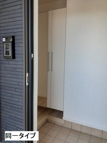 パークサイド　メゾンの玄関