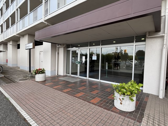 オートロック付きのエントランスです