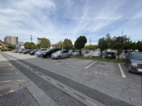 敷地内駐車場です