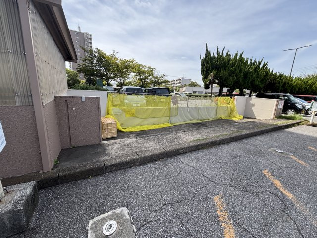 敷地内ゴミ置き場です