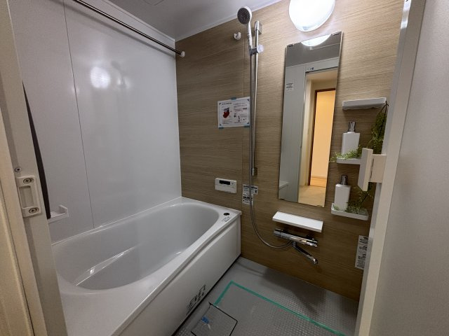 浴室乾燥機・追い炊き付きの浴室です。