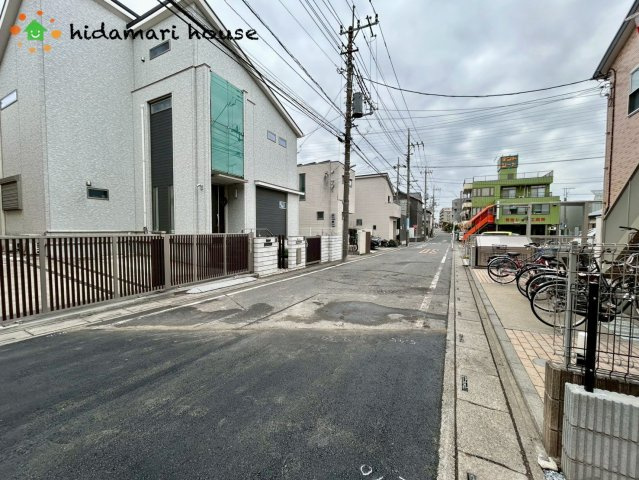 北区宮原町2丁目4期　新築戸建　ブルーミング01の前面道路含む現地写真