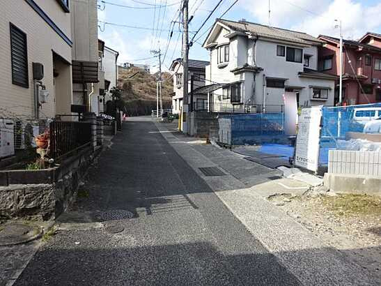 【前面道路含む現地写真】