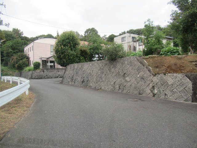 津山市高野山西　売土地　163坪の前面道路含む現地写真
