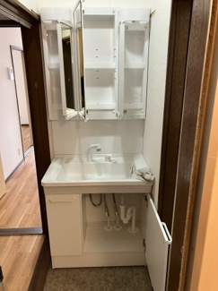 【独立洗面台】 | レジデンス北原台 | 前回募集時の写真です※洗濯機置き場の場所に洗面台を設置しているので洗濯機置き場がありませんが、洗濯機置き場に戻せます。