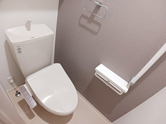 【トイレ】 | オフショアⅣ | 落ち着いた色調のトイレです