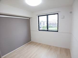 【内装】 | オフショアⅣ | 明るい色調の室内です