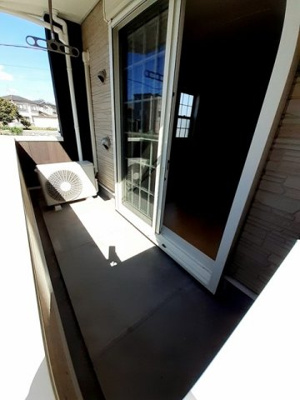 【バルコニー】 | ソレイユ土山Ⅰ | 開放的で明るい空間を演出してくれるバルコニーです