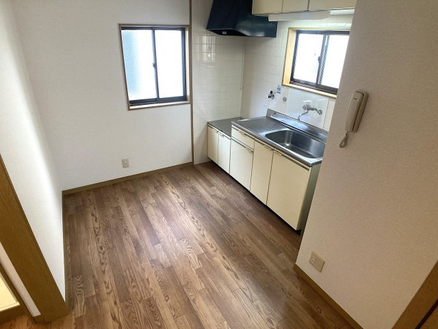 ラペル大塚の居間・リビング|ダイニングスペース、採光・風通しも良好です